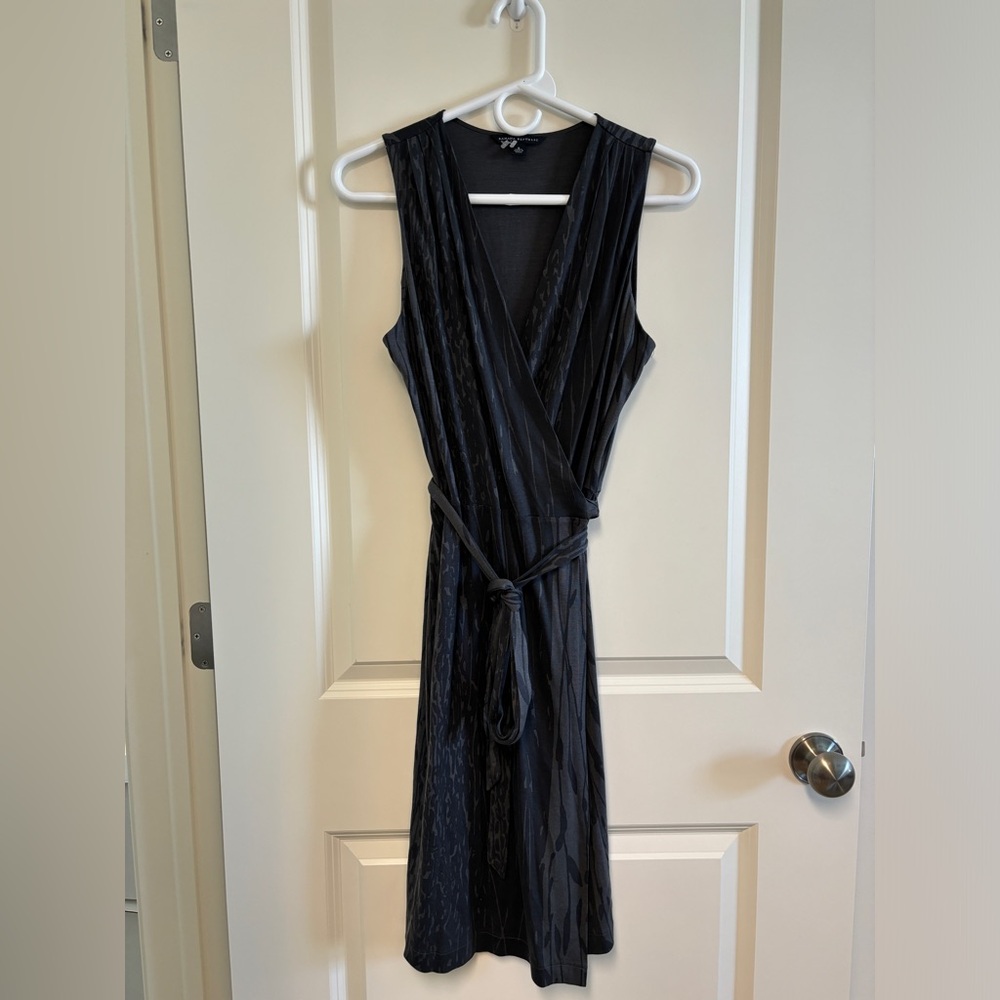 Banana Republic Sleeveless Wrap Midi Dress Color Gray Pattern Size S